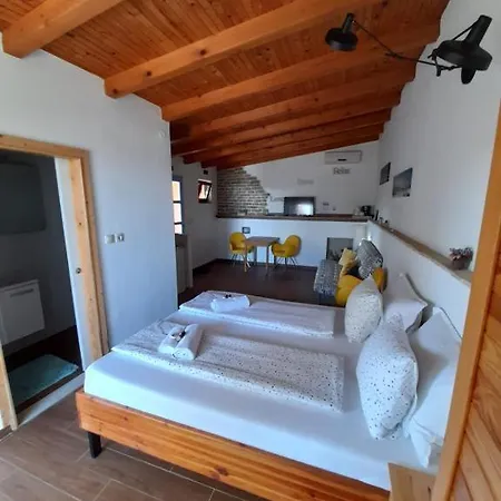 Mare 2 Apartament