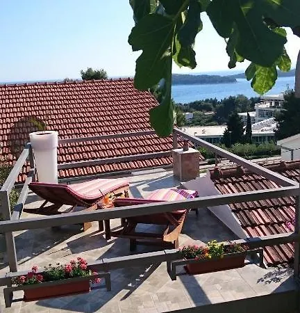 Apartament Mare 2 *