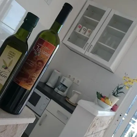 Apartament Mare 2 *