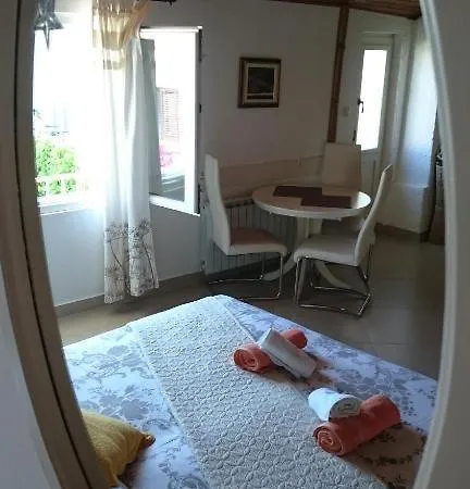Apartament Mare 2 *