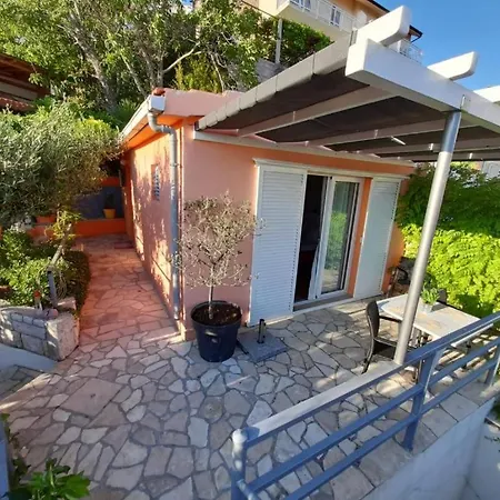 Apartament Mare 2 *